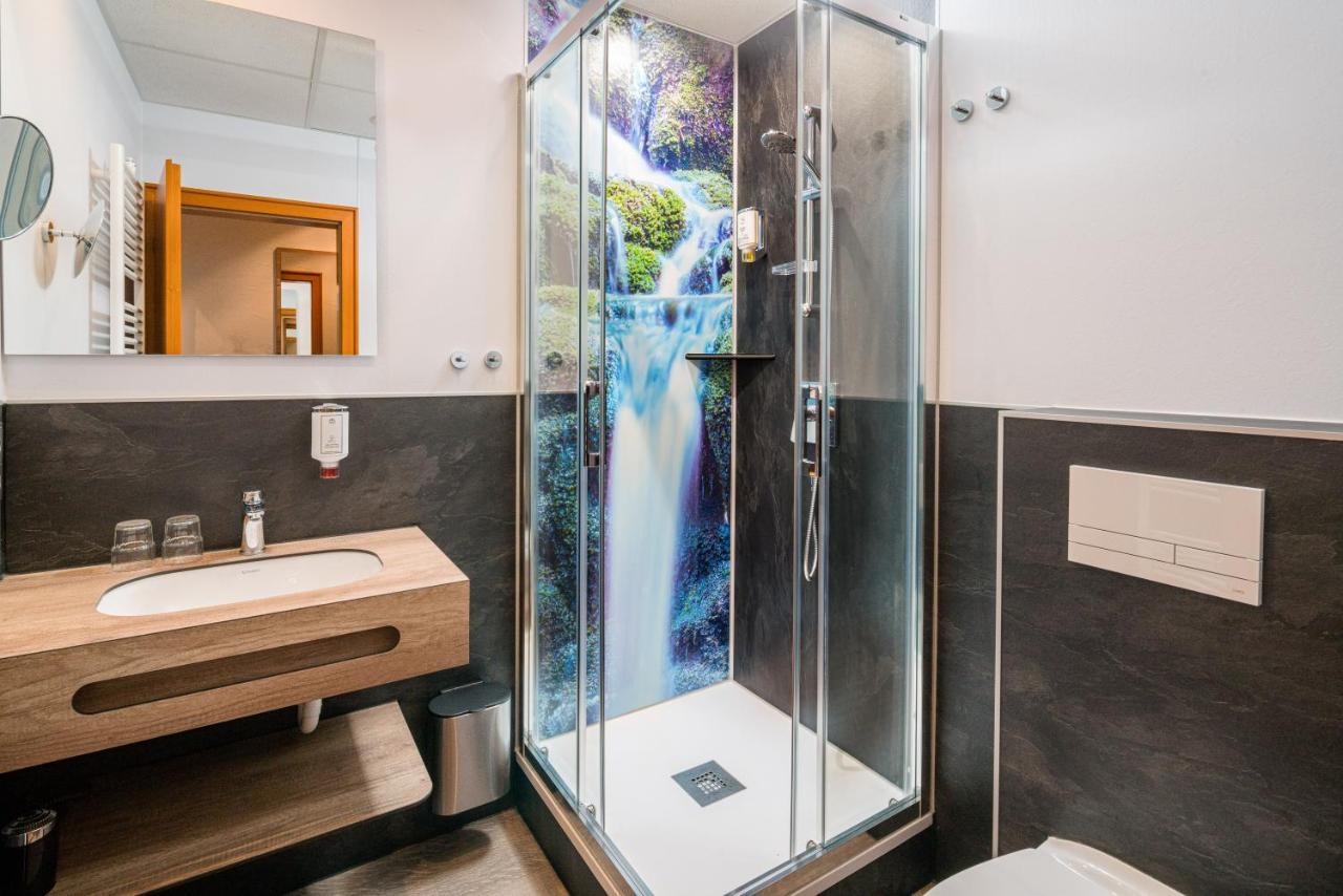 Hotel Cafe Adler 24H Self Check In Triberg im Schwarzwald Dış mekan fotoğraf